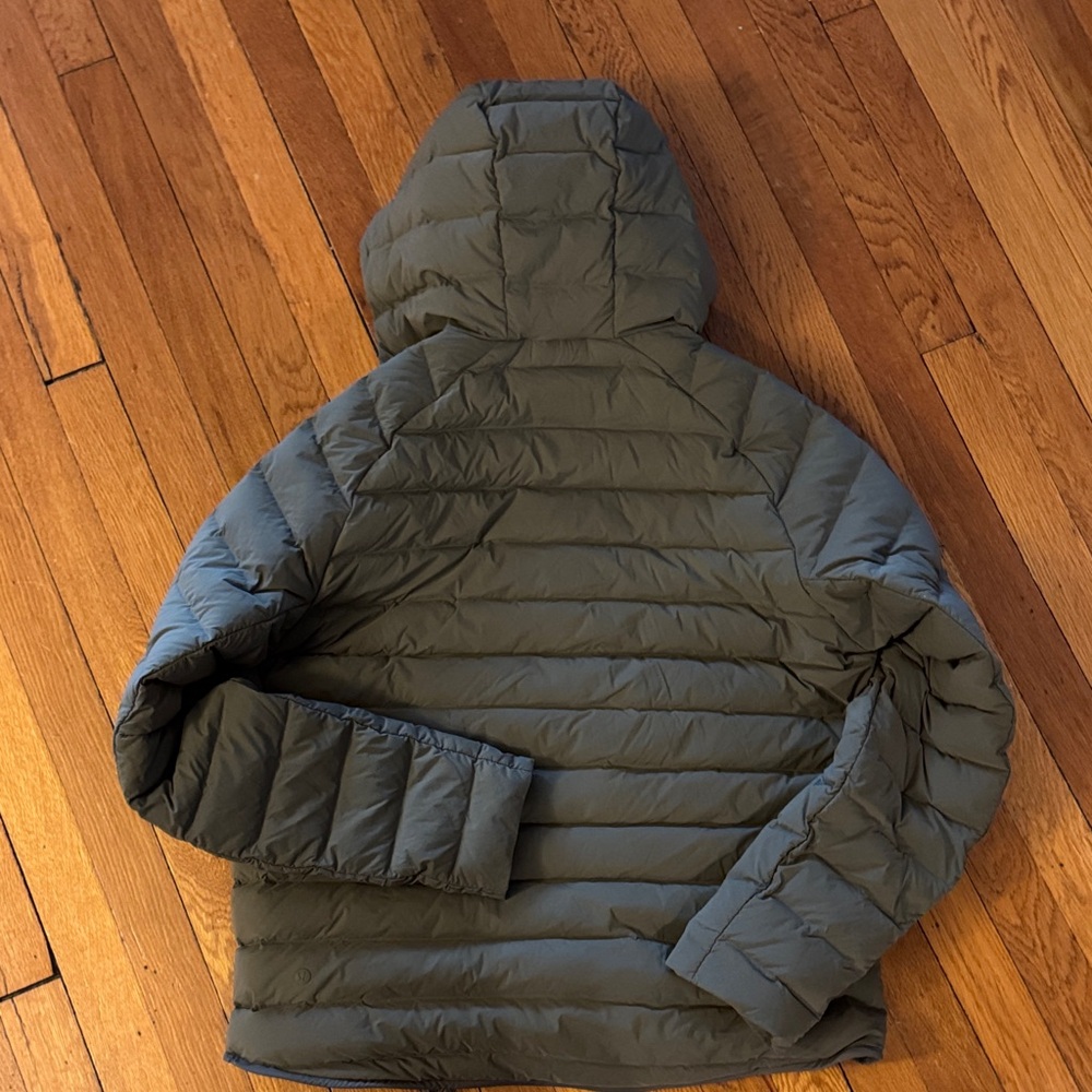lululemon athletica Men's Puffer Jacket - Green - Picture 3 of 4